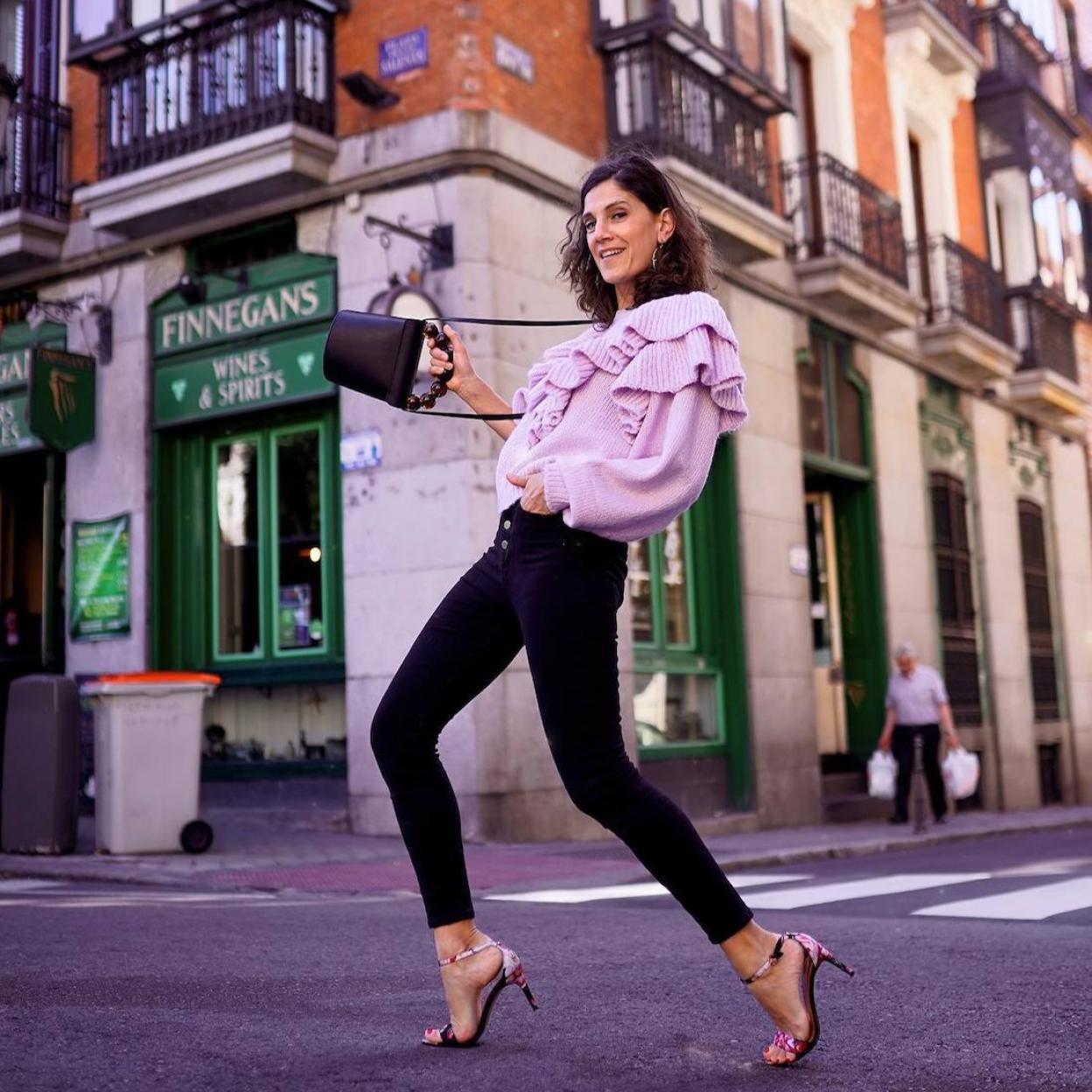 Influencer con jersey bonito original