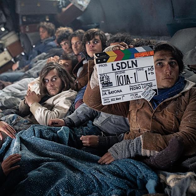 Un momento del rodaje de La sociedad de la nieve, película basada en el libro de Pablo Vierci. 