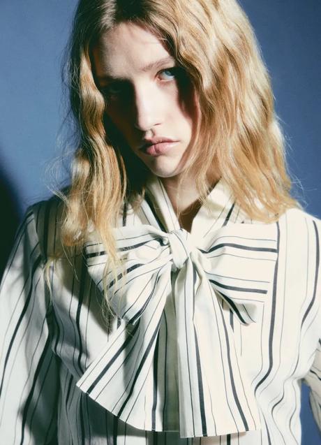 Imagen - Blusa de rayas con lazada de H&M (29,99 euros)