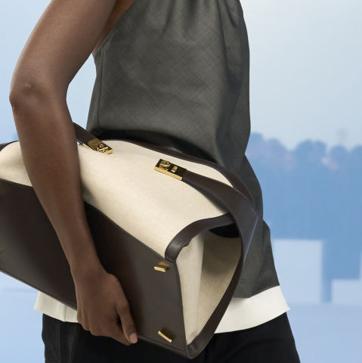 Imagen secundaria 1 - Maxibolsos de Brandon Maxwell, Ferragamo y Staud.