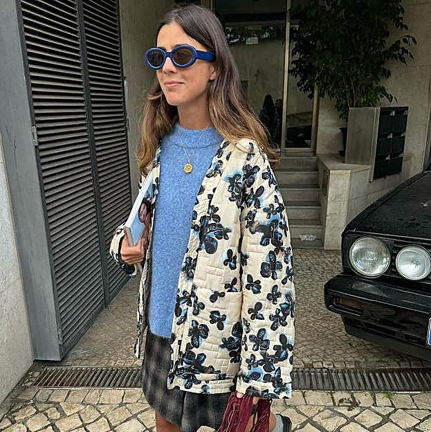 Las flores y los cuadros quedan de maravilla a la hora de vestir