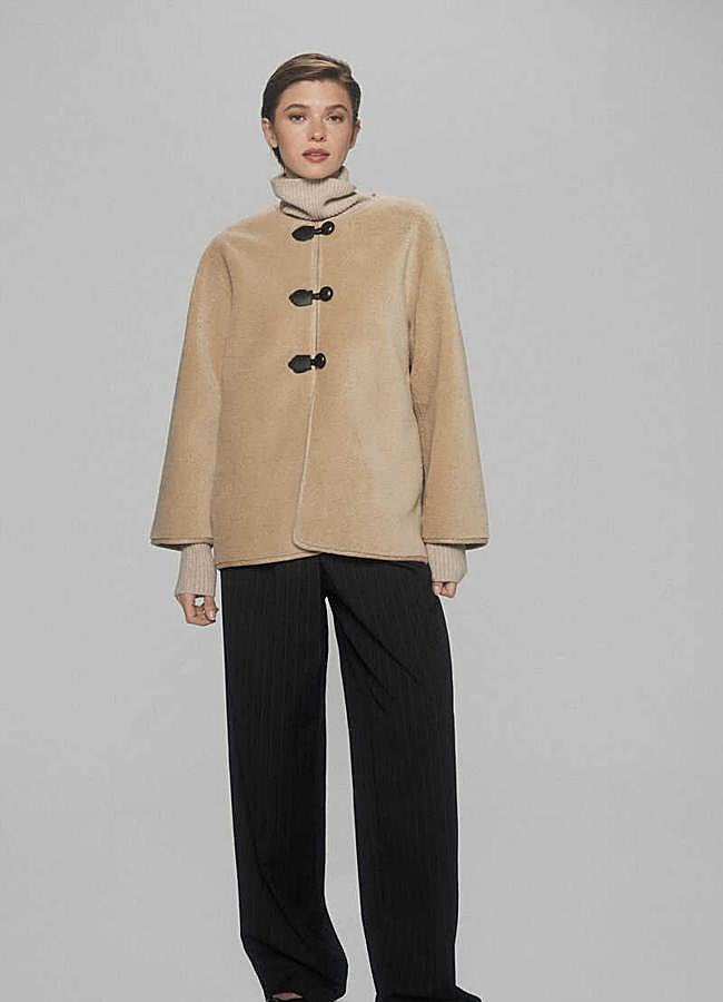 Imagen - Abrigo de doble faz en color beige de Pedro del Hierro.