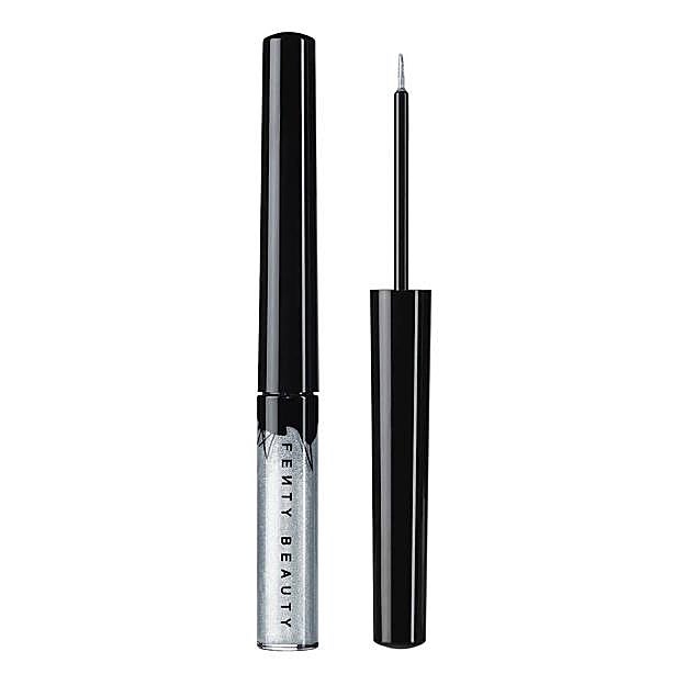 Glitty Lid Shimmer Liquid Eyeliner de Fenty Beauty. Precio: 24,99 euros
