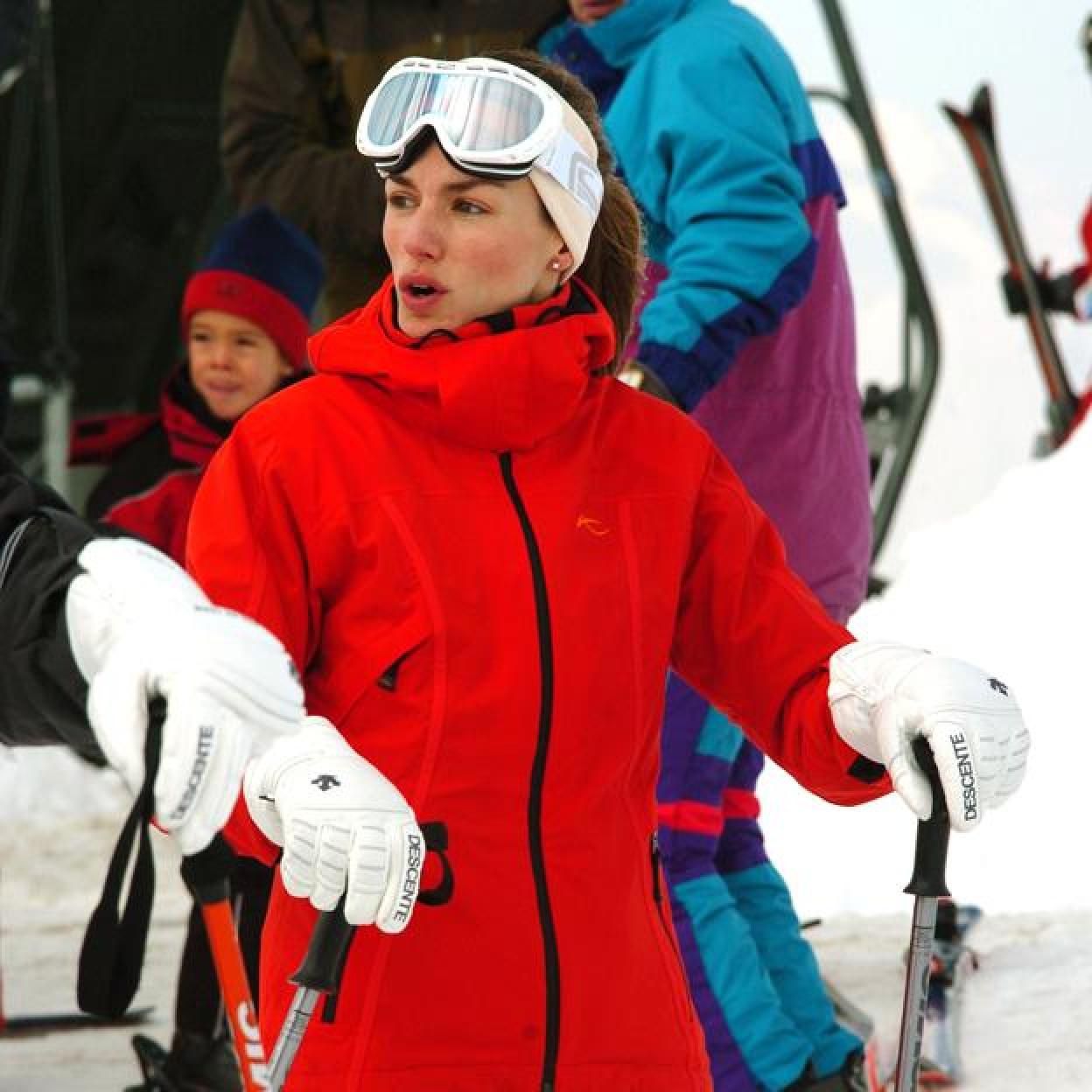 La reina Letizia esquiando en Baqueira Beret.