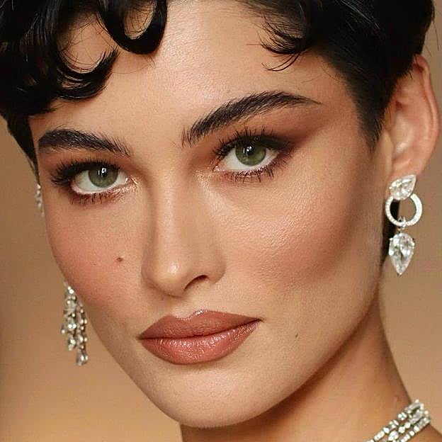 La modelo Grace Elizabeth con maquillaje de Nikki Wolf