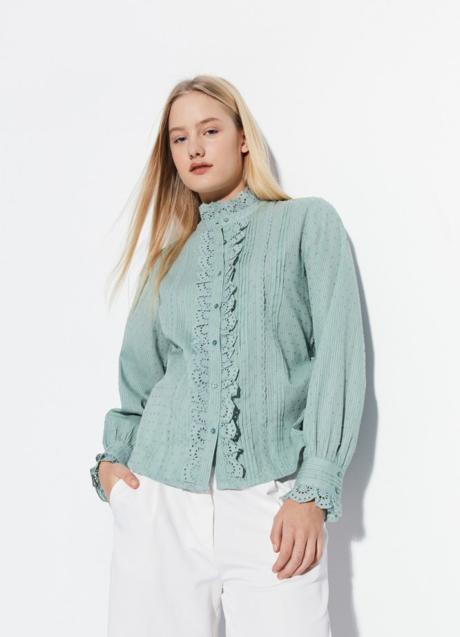 Imagen - Blusa con jaretas de Sfera (17,99 euros)