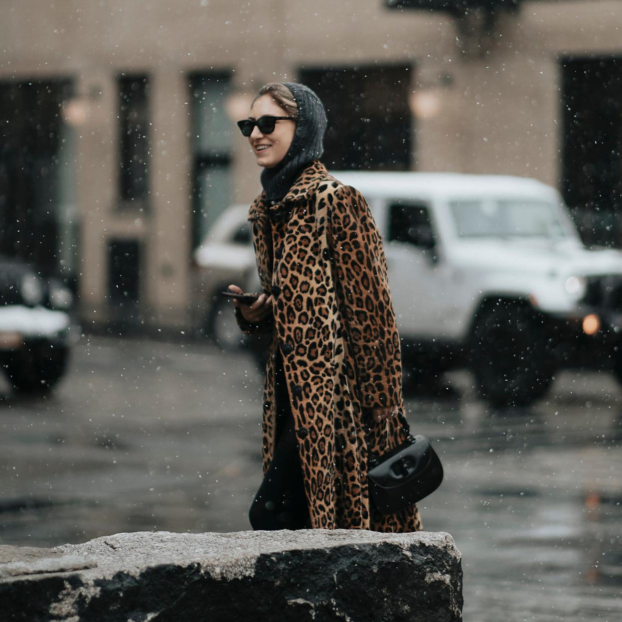 Este es el pantalón con estampado animal más viral de la temporada