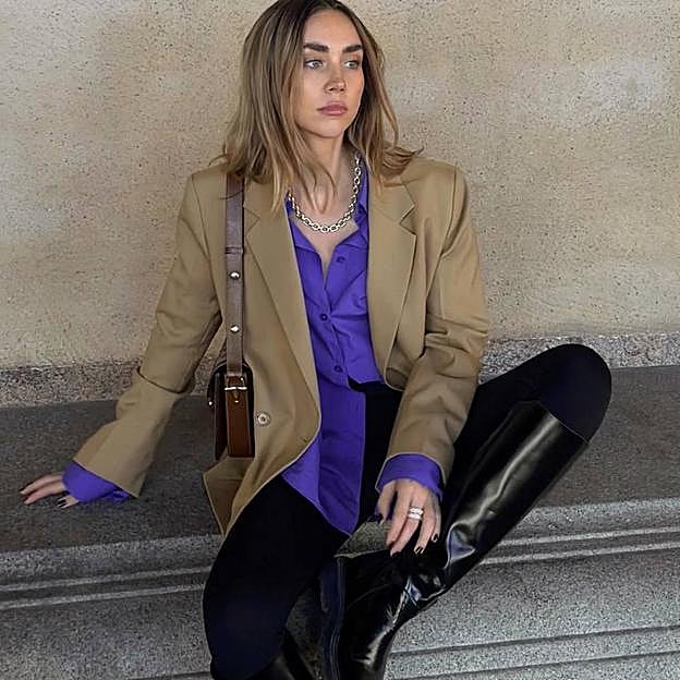 Estas camisas de colores harán que tus looks sean mucho más favorecedores