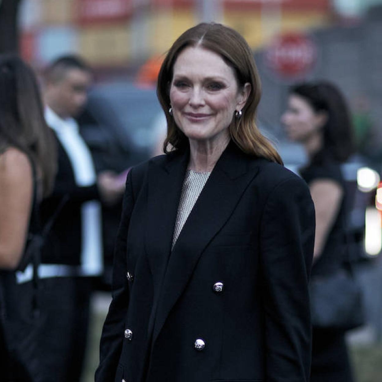 Julianne Moore con piel firme a los 60