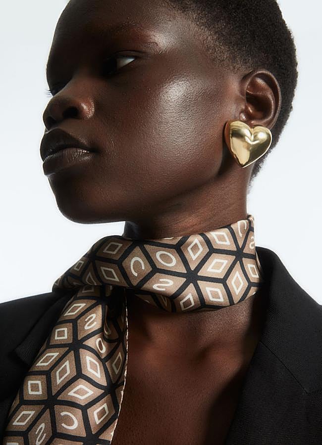 Imagen - Pañuelo de seda inspirado en los años 70 de COS.