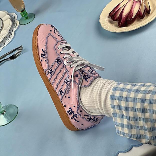 Todo el mundo en Instagram se ha enamorado de esta versión de las Adidas Samba
