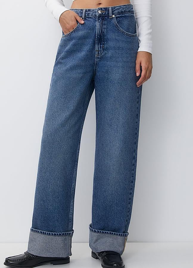 Imagen - Vaqueros con vuelta en el bajo de Pull&Bear (29,99 euros).