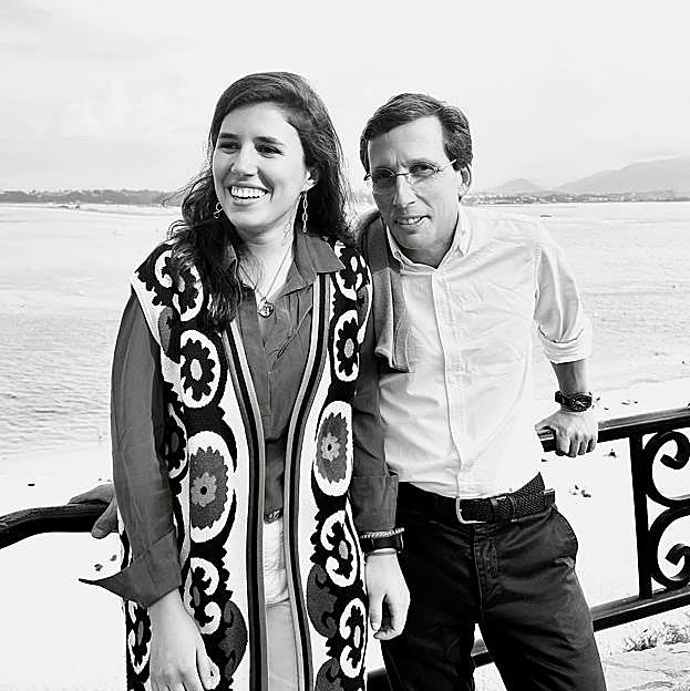 Todas las pistas que nos ha dado Martínez-Almeida sobre su boda y el motivo que podría obligarle a cambiar la fecha del enlace