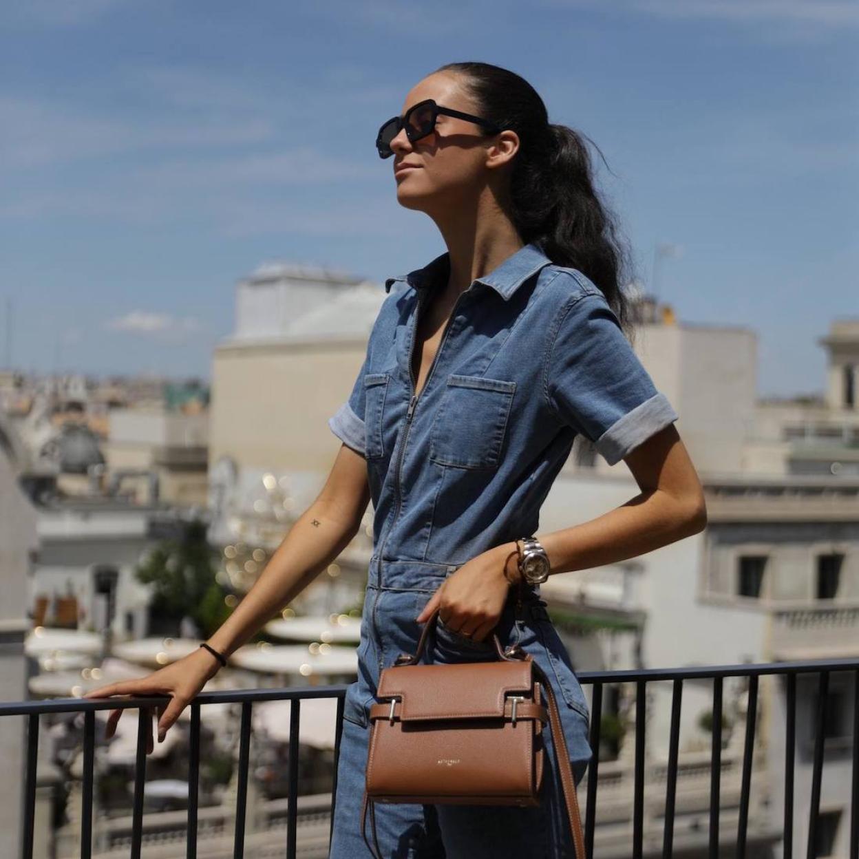 Victoria Federica con mono vaquero