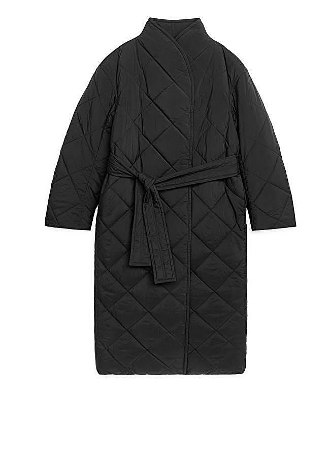 Imagen - Abrigo largo acolchado de Arket, 105 euros.