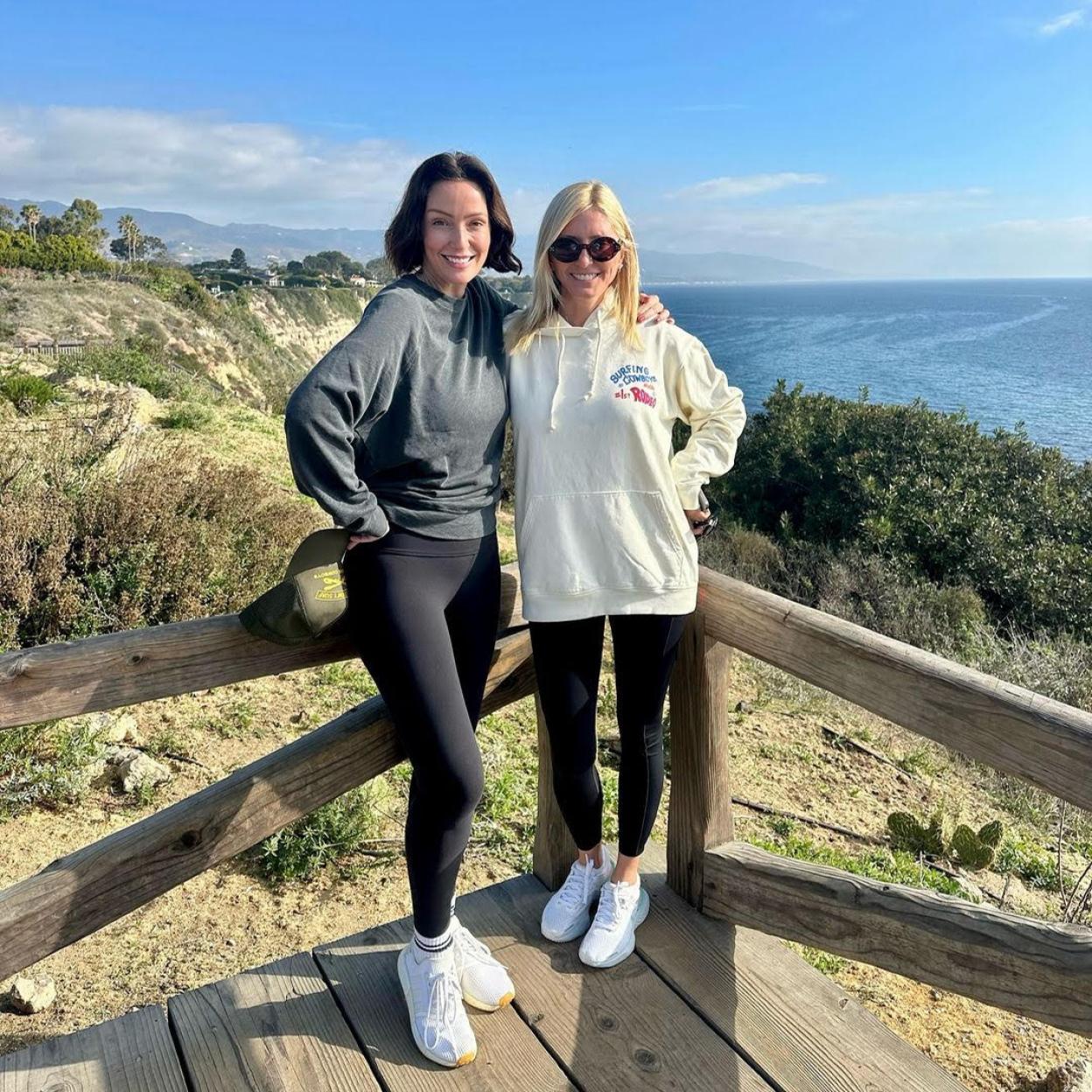 Zoë de Givenchy y Mary Chantal Miller en una fotografía en las redes sociales.