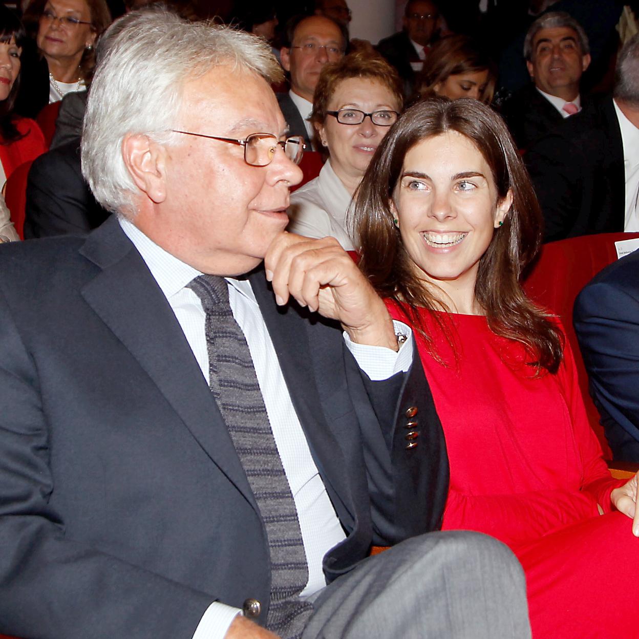 María, con su padre, Felipe González, en una imagen retrospectiva. 