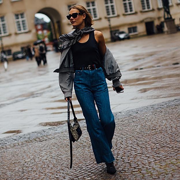 Vaqueros campana, la prenda setentera para ponerse a diario con todo