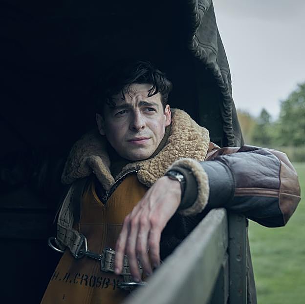 Anthony Boyle interpreta en Los amos del aire al comandante Harry Crosby.