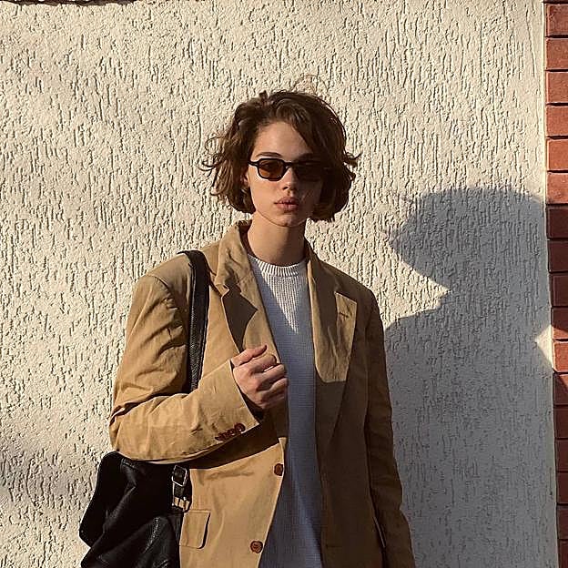 Modelo con bob grunge