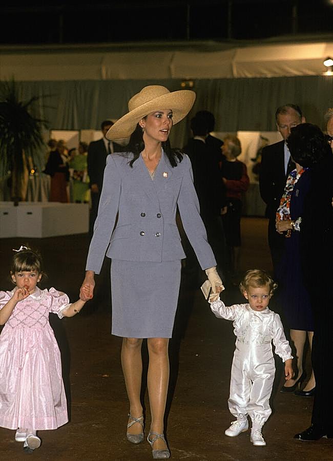 Imagen - Carolina de Mónaco con una maxi pamela de rafia. / GETTY IMAGES