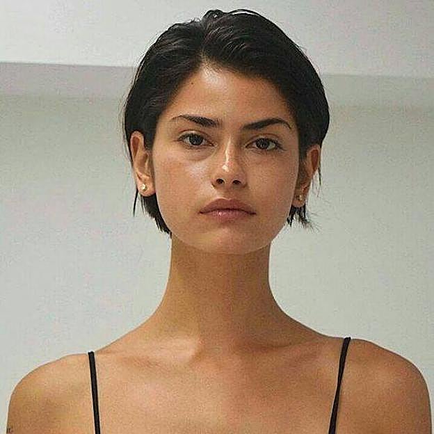 Modelo con corte de pelo lop clásico