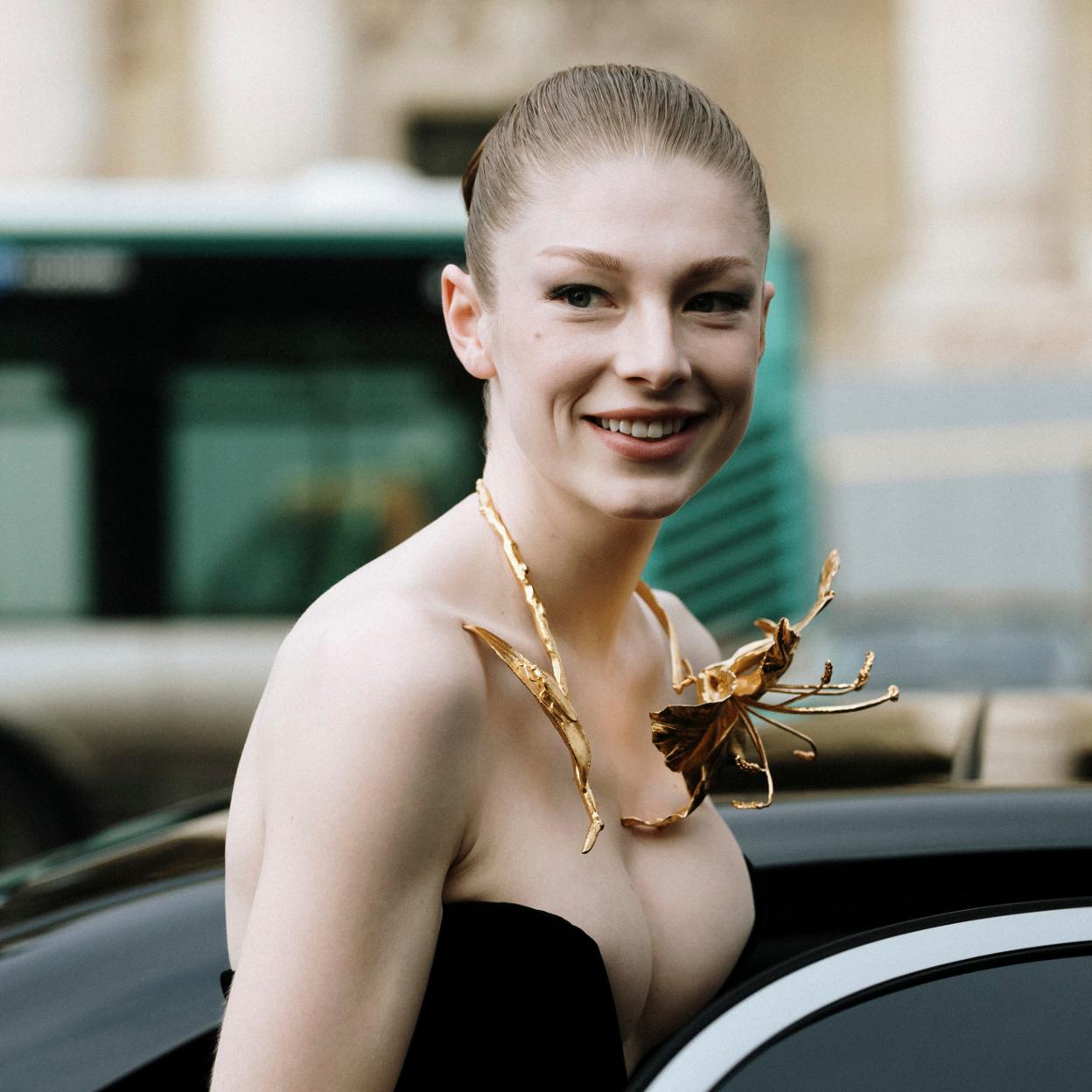 Este es el Clean Looks de Hunter Schafer en Schiaparelli que buscamos todas. 