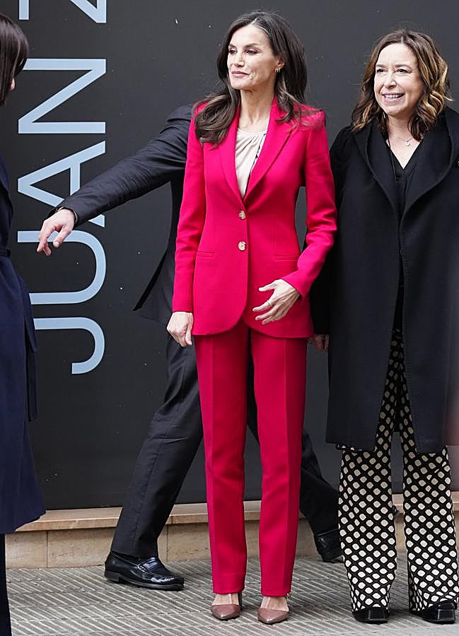 Imagen - La reina Letizia con un traje rosa. / LIMITED PICTURES
