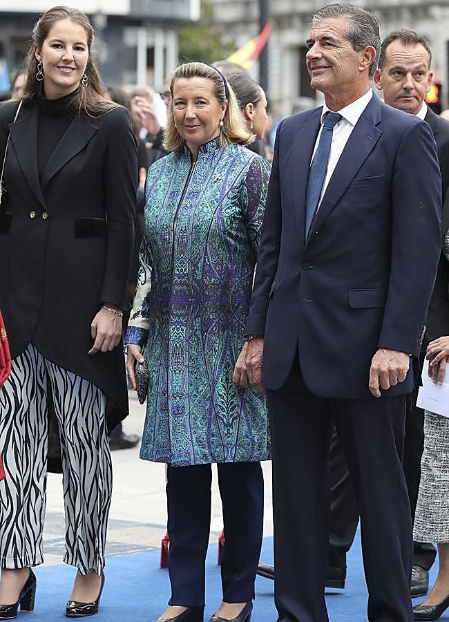 Imagen - Victoria López-Quesada y Borbón-Dos Sicilias junto a sus padres. / GTRES