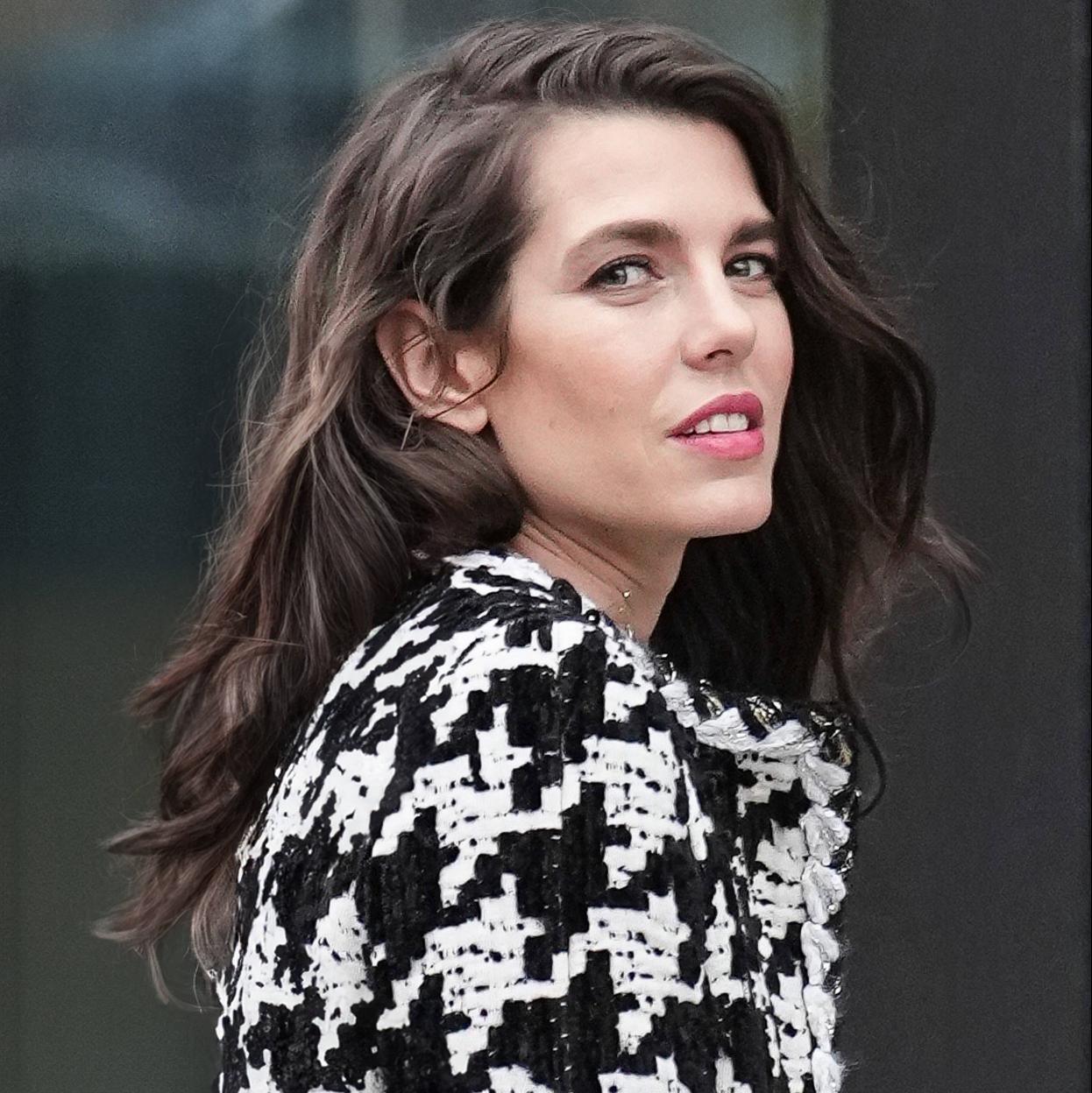 Carlota Casiraghi arrasa en París con un look de diario muy fácil de copiar