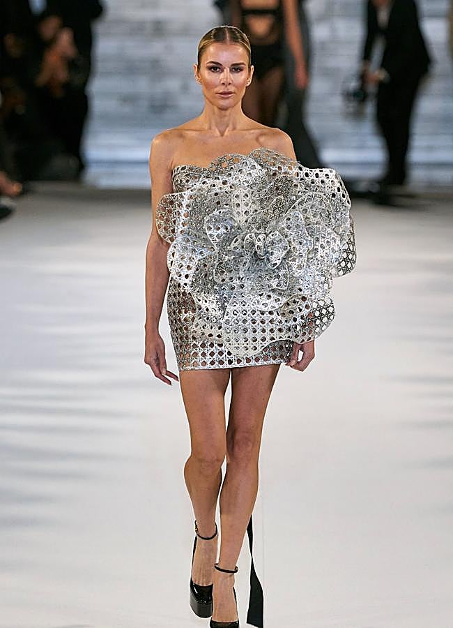 Imagen - Agueda López con minivestido de Juana Martín.