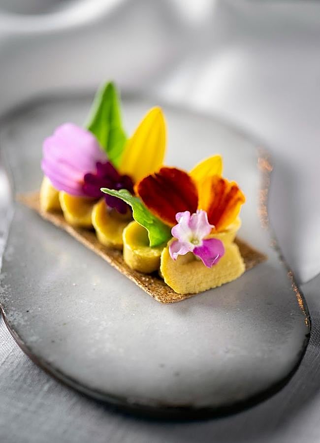 Imagen - Uno de los platos de humus x hortense, el restaurante belga especializado en cocina verde. / Instagram humus x hortense.