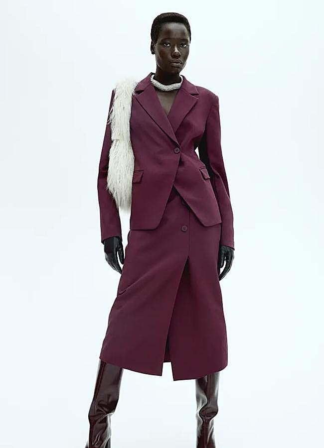 Imagen - Falda lápiz de color burdeos de H&M, 12,99 euros.