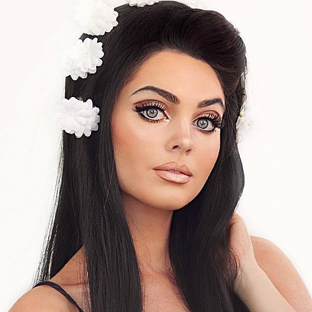 Idea de maquillaje para carnaval a lo años sesenta