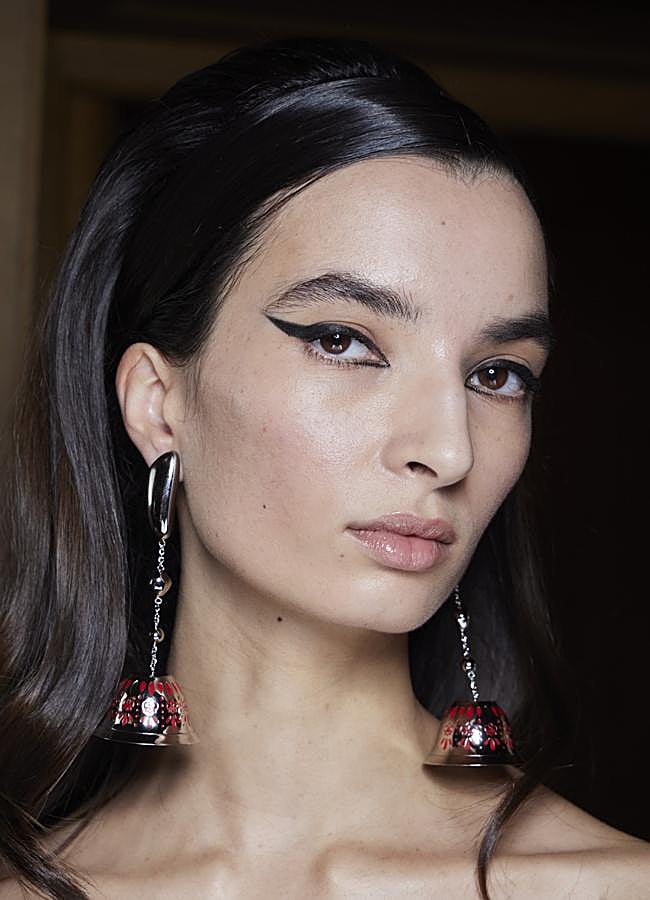 Imagen - Una modelo con el peinado diadema de moda.