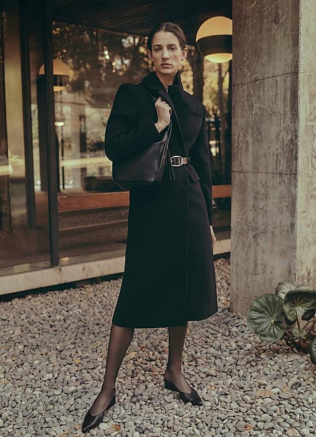 Imagen - Look de oficina con abrigo a modo de vestido