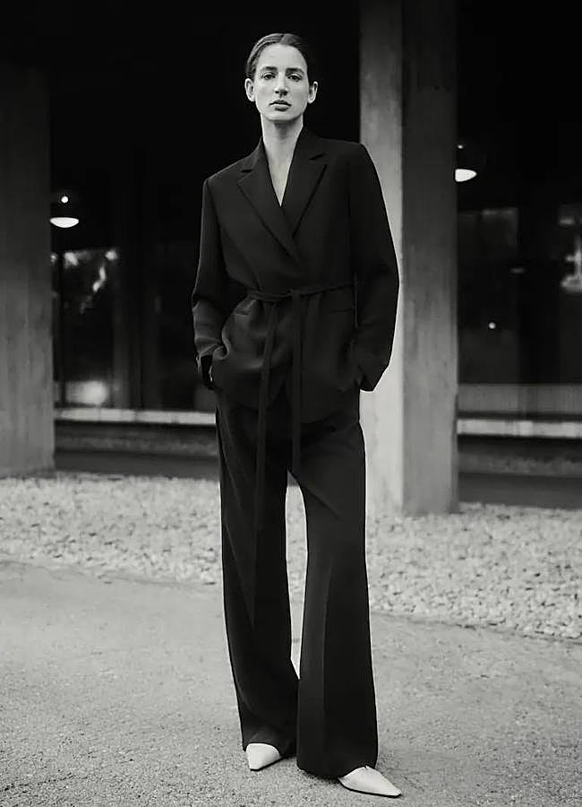 Imagen - Look de oficina con traje elegante