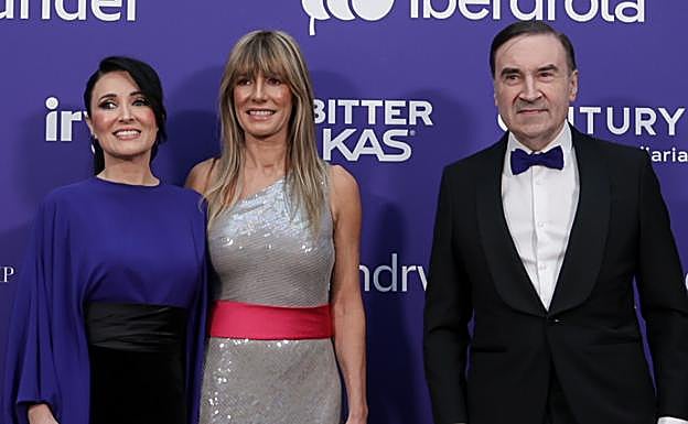 Cruz Sánchez de Lara, Begoña Gómez y Pedro J. Ramírez. 