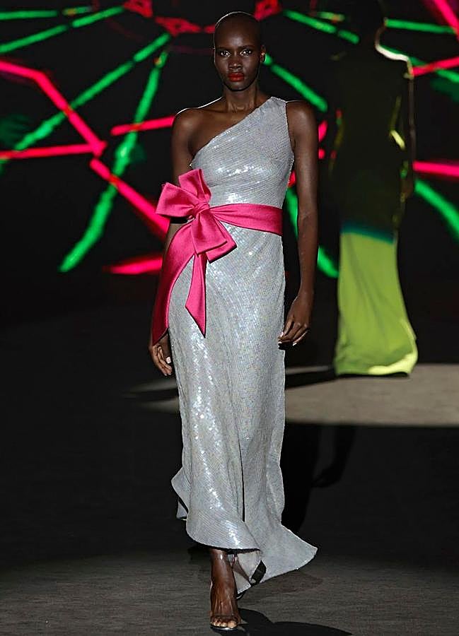 Imagen - El vestido de Hannibal Laguna que ha llevado Begoña Gómez. / GTRES