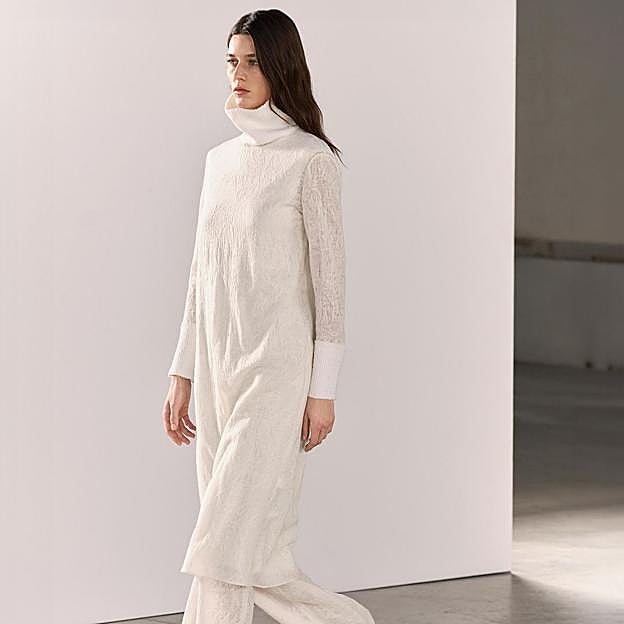 Zara se sube a la pasarela con un desfile virtual y toda una colección inspirada en el lujo silencioso