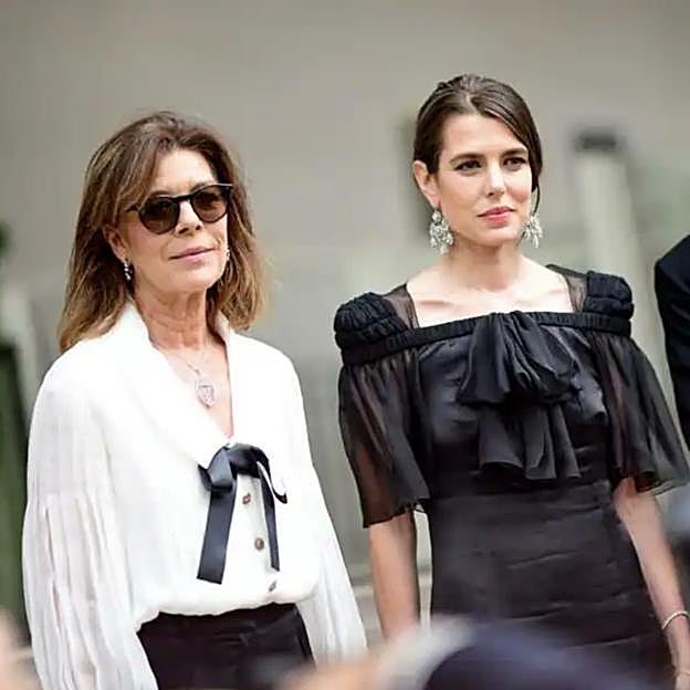 Carolina de Mónaco y Carlota Casiraghi, madre e hija perfectamente coordinadas. 