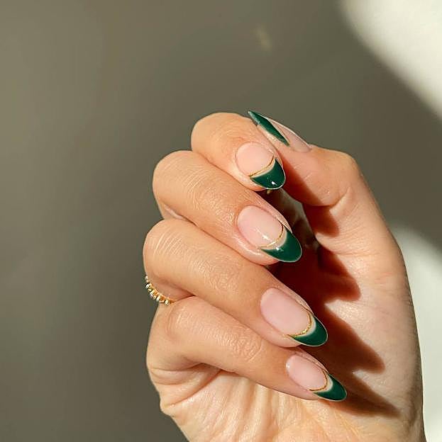 Manicura francesa doble verde y metalizada