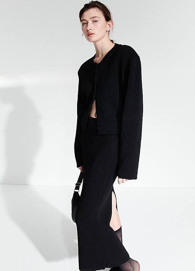 Imagen - Conjunto de punto negro con bomber y falda lápiz