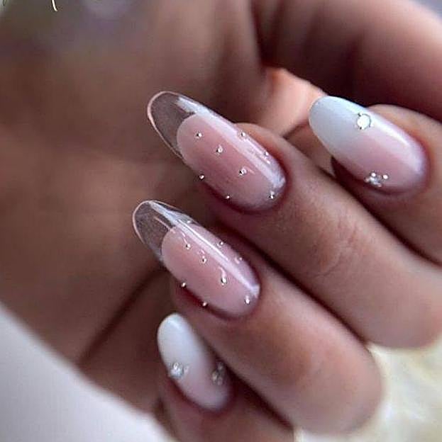 Uñas de cristal con adorno de brillantes