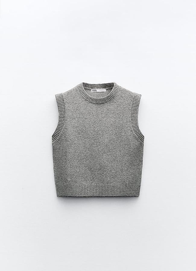 Imagen - Chaleco de punto suave en gris de Zara.
