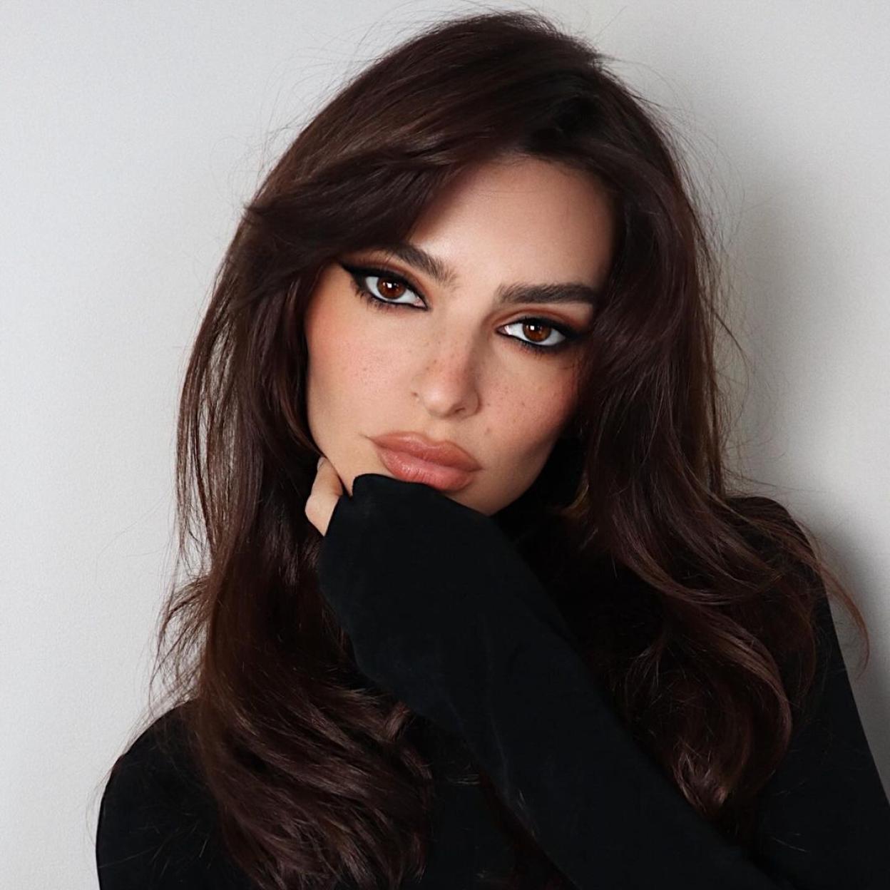 Cómo peinar el pelo a capas con este cepillo térmico