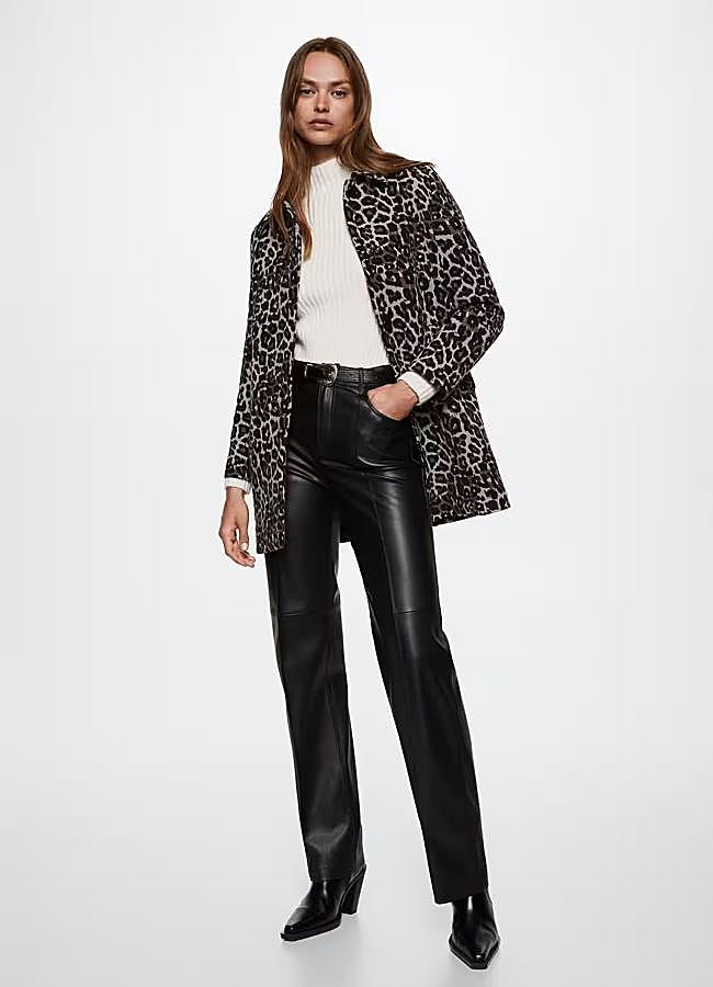 Imagen - Abrigo con estampado de leopardo de Mango Outlet (79,99 euros).