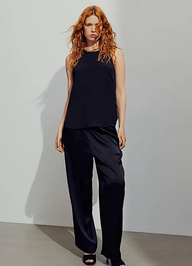 Imagen - Pantalón de satén negro con pinzas