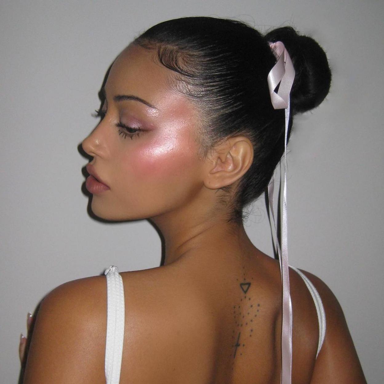 Influencer con ballerina makeup