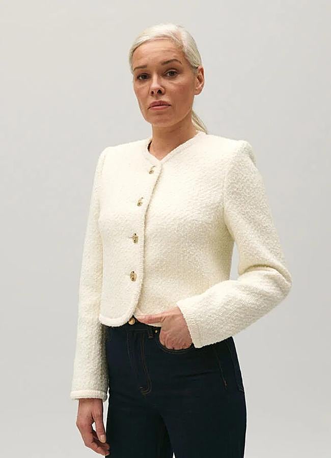 Imagen - Chaqueta corta de tweed en color blanco de Claudie Pierlot (345 euros).